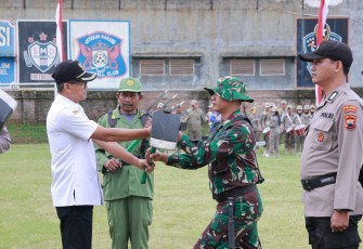 Pj Bupati Karanganyar Timotius membuka kegiatan TMMD Sengkuyung Tahap 1 Tahun 2025 di Desa Karang, Kecamatan Karangpandan, Rabu (1922025).