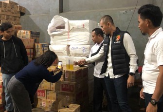 Pengecekan volume minyak goreng merek Minyakita di wilayah Kabupaten Manggarai pada Selasa (11/3/2025) pukul 15.30 WITA.