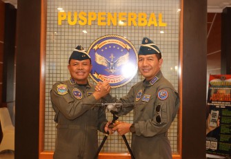 Komandan Puspenerbal saat Terima Courtesy Call Panglima Koarmada ll