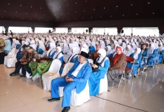 Ribuan guru TK se-Kabupaten Karanganyar memperingati HUT ke-75 IGTKI-PGRI di Gedung Kebudayaan Karanganyar, Selasa (2752025).