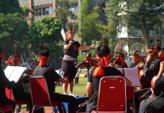 Satya Symphony Orchestra iringi Upacara HUT ke-80 Kemerdekaan Republik Indonesia (RI) di Lapangan John Osok UKSW, Minggu (17-08-2025)