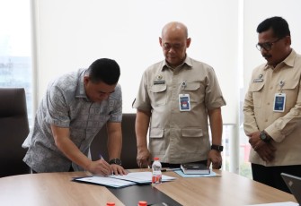 Sekda Ronny saat Tandatangani PKS dan Bahas Percepatan 17 Titik SPPG Bintan Pesisir Bersama BGN
