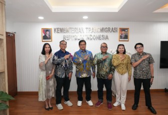 Wamen Viva Yoga saat menerima kunjungan Pimpinan JawaPos.com, yakni Dirut Dhimas Ginanjar, Wakil Pimpinan Redaksi Ilham Safutra, dan beberapa staf bisnis dan marketing dari media online yang berada di bawah grup Jawa Pos Media.