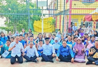 Wakil Gubernur Kepulauan Riau, Nyanyang Haris Pratamura, Kamis (24/7/2025) saat meninjau pelaksanaan Masa Pengenalan Lingkungan Sekolah (MPLS) di SMA Negeri 21 Batam 