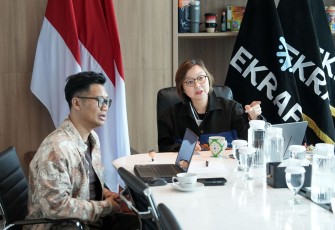 Wakil Menteri Ekraf Irene Umar dalam pertemuan dengan penyelenggara IMF di Gedung Autograph Tower, Jakarta, Senin, 14 Juli 2025.