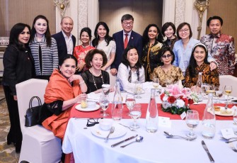 Wamen Ekraf saat menghadiri resepsi perayaan National Day ke-60 Singapura yang diselenggarakan Kedutaan Besar Singapura di Shangri-La Hotel, Jakarta, Kamis, 21 Aguatus 2025.