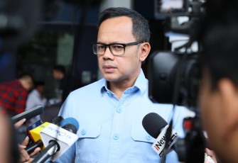 Wamendagri Bima Arya Sugiarto usai memantau langsung proses pemeriksaan kesehatan kepala daerah terpilih di Kantor Pusat Kementerian Dalam Negeri (Kemendagri), Jakarta, Minggu (16/2/2025).
