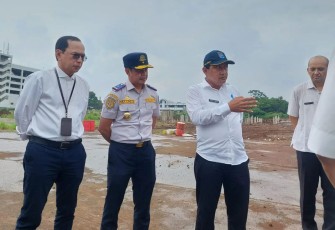 Plh Wali Kota Depok, Chandra Rahmansyah, melakukan kunjungan ke proyek Terminal Terpadu Margonda di area Stasiun Depok Baru didampingi oleh Kepala Bappeda Dadang Wihana dan Kepala Dishub Zamrowi. Rabu (26/2)