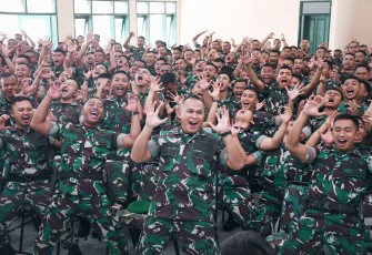 Danrem 081/DSJ, Kolonel Arm Untoro Hariyanto memerintahkan prajuritnya di Yonif 511/DY agar tidak cengeng dalam menghadapi masalah