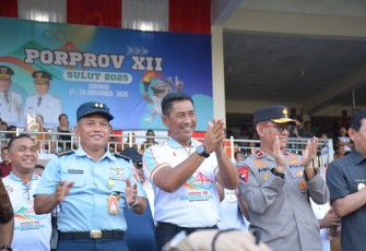 Kasdam XIII Merdeka, Brigjen TNI Yustinus Nono Yulianto (Tengah) saat menghadiri penutupan Porprov XII Sulut