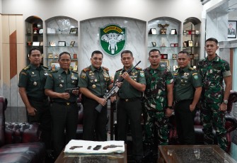 Kepercayaan masyarakat Aceh kepada TNI AD, khususnya Kodam Iskandar Muda, terus tumbuh berkat keberhasilan pelaksanaan Pembinaan Teritorial (Binter) Kreatif oleh satuan jajaran. Hasilnya, empat pucuk senjata api berikut dua magazen kosong diserahkan secara sukarela oleh warga kepada Yonif 115/Macan Leuser