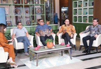 Humas Kementerian ATR/BPN, Harison Mocodompis saat menjadi salah satu narasumber dalam dialog, Selasa (21/01/2025).