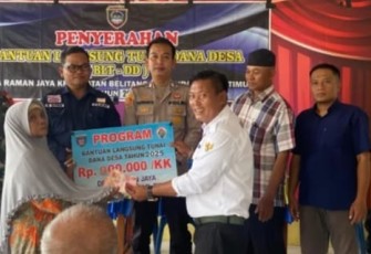 Warga Desa Raman Jaya saat Terima BLT DD Tahun 2025 Tahap Pertama