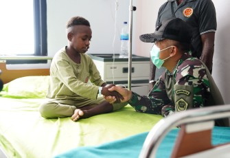 Pangkogabwilhan III Letjen TNI Bambang Trisnohadi saat berada di RSMI Jayapura.