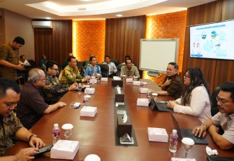 Badan Pengusahaan Batam (BP Batam) diwakili oleh Kepala Biro Humas, Promosi, dan Protokol, Ariastuty Sirait menerima kunjungan Duta Besar Republik Indonesia untuk Singapura, Suryo Pratomo pada Jum'at (28/2/2025) di Marketing Centre