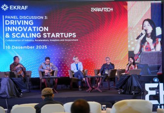 Diskusi panel dalam acara Ekraf Tech Summit 2025 yang berlangsung di Hotel Pullman, Jakarta, Selasa (16/12/2025)