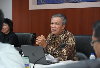Pertemuan ini dibuka oleh Anggota Bidang Administrasi dan Keuangan BP Batam, Alexander Zulkarnain, melalui aplikasi zoom, dan diikuti oleh seluruh Pejabat Tingkat 2 di lingkungan BP Batam di Marketing Center BP Batam