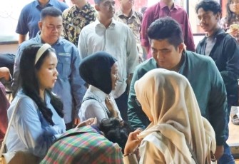 Bupati Bintan Roby Kurniawan SPWK saat sarasehan dengan Mahasiswa di Pekan Baru