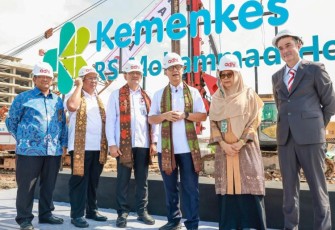 Peletakan batu pertama (groundbreaking) dilakukan oleh Menteri Kesehatan Budi Gunadi Sadikin bersama Sekretaris Daerah, Direktur Utama, dan jajaran direksi RSMH.