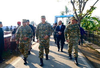 Menteri Ekonomi Kreatif (Menteri Ekraf) Teuku Riefky Harsya bersama jajaran Kabinet Merah Putih turut hadir Upacara Gelar Pasukan TNI