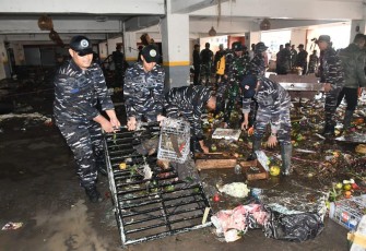 TNI AL Bersama Masyarakat Atasi Banjir Bandang di Denpasar Bali 