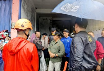 Bupati Welly Tinjau Titik Banjir dan Longsor