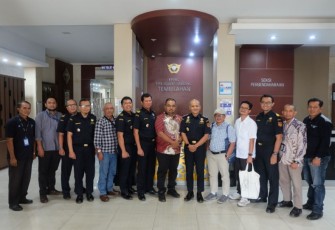 Bea Cukai melaksanakan asistensi kepada perusahaan yang berstatus Authorized Economic Operator (AEO)