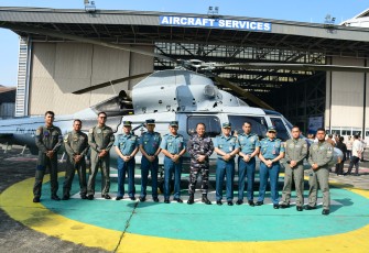 Komandan Pusat Penerbangan TNl Angkatan Laut (Danpuspenerbal), Laksda TNl Sisyani Jaffar menghadiri Ferry Flight Helikopter AKS A5565MBE Serial Number 7022 dari  PT. Dirgantara Indonesia (Persero)