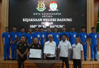 Inovasi Kejari Kerja Sama Dengan SMK PGRI 2 Bandung Terkait Pemeliharaan Barang Bukti dan Rampasan Bermotor 