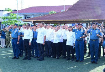 Pangkolinlamil Dampingi Mentan RI Bersama Kasal Lepas Satgas Tonzen 2 Marinir 