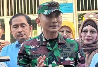 Dandim 0508/Depok Kolonel Inf Iman Widhiarto, ST MM saat memberikan keterangan pers di Depok, Selasa (14/1)