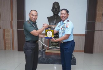 Danlanud Sultan Hasanuddin, Marsma TNI Bonang Bayuaji G, S.E., M.M., CHRMP., dan Pangdam XIV/Hasanuddin, Mayjen TNI Windiyatno