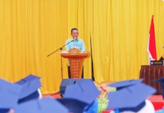 Gubernur Ansar Ahmad dalam Sidang Senat Terbuka Sekolah Tinggi Ilmu Sosial dan Ilmu Politik (STISIPOL) Raja Haji Tanjungpinang dalam rangka Wisuda Tahun Akademik 2025 yang digelar di Mega Ballroom CK Hotel Tanjungpinang, Sabtu (20/12/2025).
