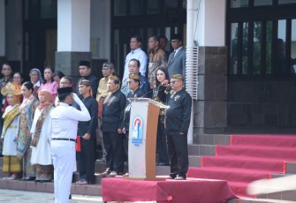  Kementerian Pendidikan Dasar dan Menengah (Kemendikdasmen) menggelar upacara peringatan Hari Pendidikan Nasional (Hardiknas) Tahun 2025 di Bogor, Jawa Barat, Jumat (2/5)