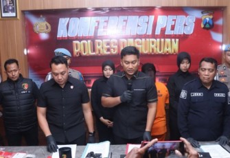 Kasatreskrim Polres Pasuruan AKP Adimas Firmansyah saat konferensi pers 