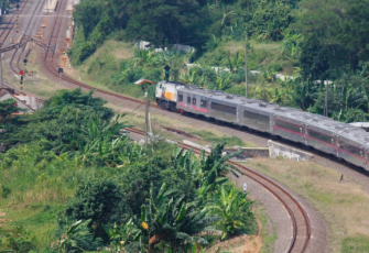 KA Kelas Eksekutif Relasi Tegal-Semarang