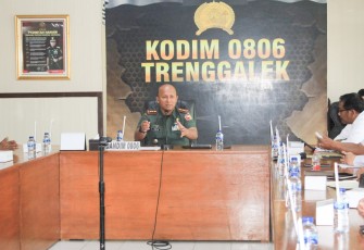 Komandan Kodim 0806/Trenggalek, Letkol Czi Yudo Aji Susanto, S.Sos., M.A., memimpin langsung Rapat Koordinasi (Rakor) persiapan Launching Sentra Penyedia Pangan Gizi (SPPG) Karangsoko, yang digelar di ruang rapat Makodim, Rabu (30/4/2025)