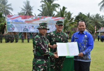 Danrem 041/Gamas Pimpin Upacara Penutupan TMMD Ke-123