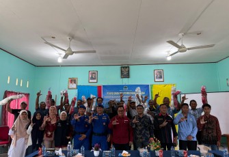 Komunitas Laskar Peraga Gelar Sosialisasi dan Salurkan Bantuan Jaring Untuk Nelayan 
