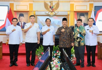 Mendagri Tito Karnavian saat menghadiri Rakortekrenbang Tahun 2025 secara virtual