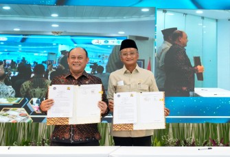 Penandatanganan perjanjian kerjasama dalam Pembangunan dapur beserta fasilitas pendukungnya pada Program Makan Bergizi Gratis antara Menteri PU Dody Hanggodo dengan Kepala Badan Gizi Nasional Dadan Hindayana di Pendopo Kementerian PU, Sabtu (22/3/2025)