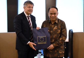 Menkop usai menerima kunjungan kehormatan Duta Besar Uni Eropa untuk Indonesia, Mr. H.E Denis Chaibi dan delegasi di Jakarta, Jumat (11/4)