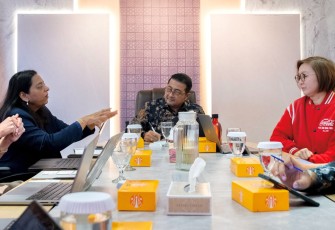 Kementerian Ekonomi Kreatif (Kemenekraf)/Badan Ekonomi Kreatif (Bekraf) mengadakan pertemuan dengan Spotify untuk membahas peluang kolaborasi dalam pengembangan platform digital musik di Indonesia. Dalam pertemuan di Gedung Film Pesona Indonesia, Jakarta, pada Selasa, 18 Februari 2025