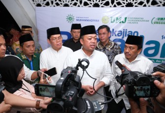 Menteri Agraria dan Tata Ruang/Kepala Badan Pertanahan Nasional (ATR/BPN), Nusron Wahid menyerahkan 212 sertipikat tanah aset milik Persyarikatan Muhammadiyah