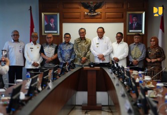 Menteri Pekerjaan Umum (PU) Dody Hanggodo, menerima kunjungan resmi Gubernur Gorontalo Gusnar Ismail bersama para Kepala Daerah dari Kabupaten Boalemo, Bone Bolango, Gorontalo, Gorontalo Utara, Pohuwato, serta Wakil Walikota Gorontalo pada Kamis (8/5/2025)