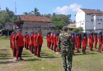 Babinsa Koramil 0801/04 Tegalombo Latih PBB