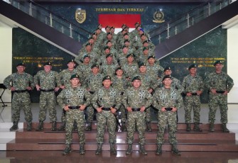  Panglima Divisi Infanteri 2 Kostrad, Mayjen TNI Susilo, memimpin jalannya acara Serah Terima Jabatan Kepala Staf Divisi Infanteri 2 Kostrad yang bertempat di Hall Madivif 2 Kostrad, Singosari, Kab. Malang. Rabu (5/2/2025)