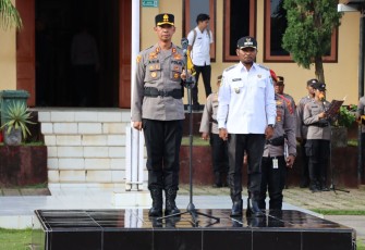 Kapolres pimpin apel diidampingi Wakil Bupati Biak Numfor, Jimmy Carter Rumbarar Kapisa