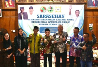 Direktur Utama (Dirut) LPDB Supomo, mewakili Wakil Menteri Koperasi Ferry Juliantono, dalam acara saresehan bersama seluruh jajaran pengurus dan anggota KPUB Rosan Kencana di Ponpes Segoro Agung, Mojokerto, Rabu sore (19/2)