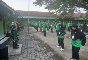  Koramil 0803/16 Wonoasri, Kabupaten Madiun, memberikan pelatihan Peraturan Baris Berbaris (PBB) kepada peserta Pendidikan Dasar Kader Penggerak Nahdlatul Ulama (PD-PKPNU) PCNU Kabupaten Madiun. Kegiatan tersebut dilaksanakan di Pondok Pesantren Al-Basmalah, Desa Plumpungrejo, Kecamatan Wonoasri, Minggu (16/2)